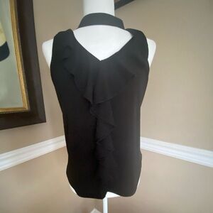 Sleeveless ruffled top